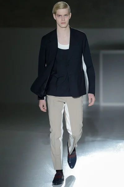 Look 32
